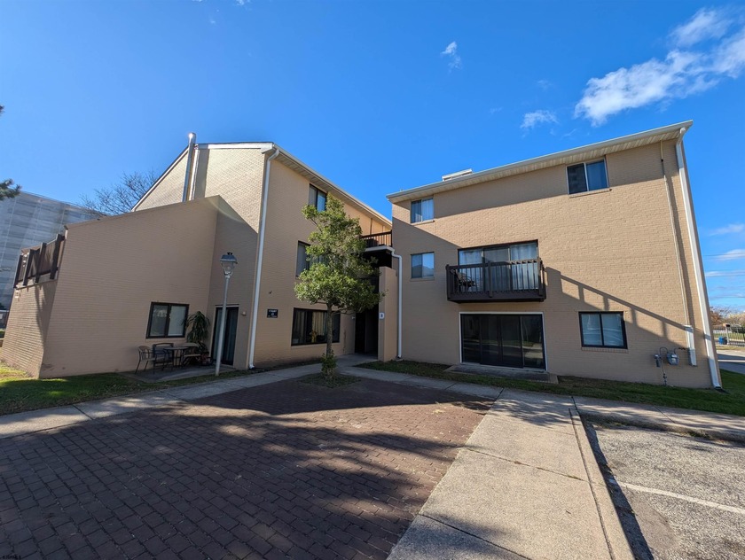 OWNER FINANCING - INVESTOR ALERT -  APPROVED CONDO!!! Unit is - Beach Condo for sale in Atlantic City, New Jersey on Beachhouse.com