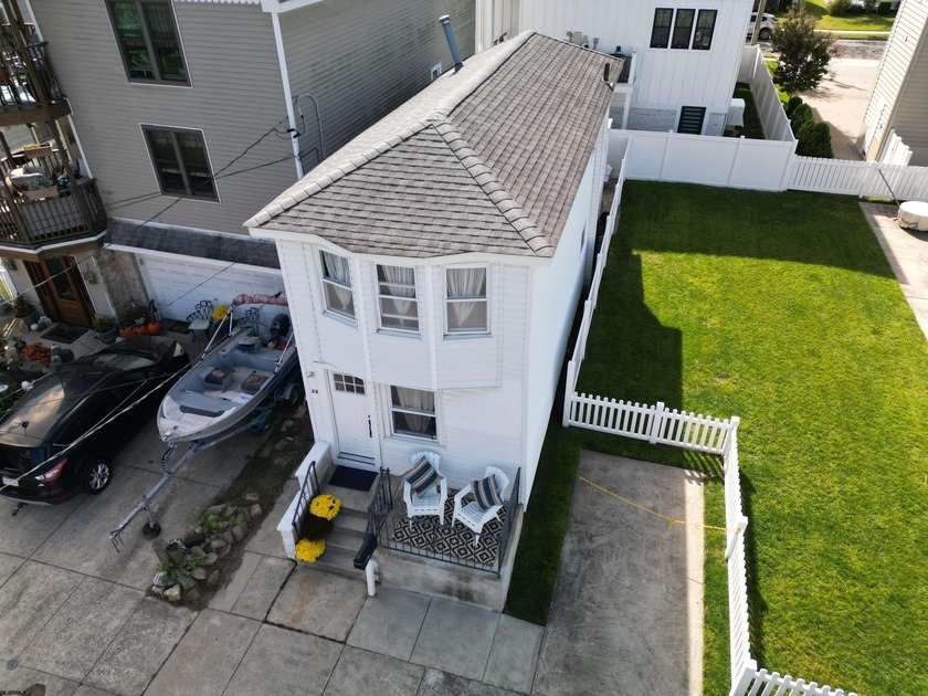 Welcome to your ideal Margate retreat at 22 N. Coolidge! This - Beach Home for sale in Margate, New Jersey on Beachhouse.com