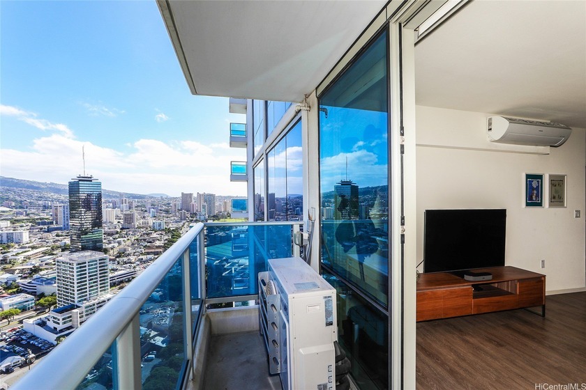 MOTIVATED SELLER. PRICE TO SELL. Discover modern comfort and - Beach Condo for sale in Honolulu, Hawaii on Beachhouse.com