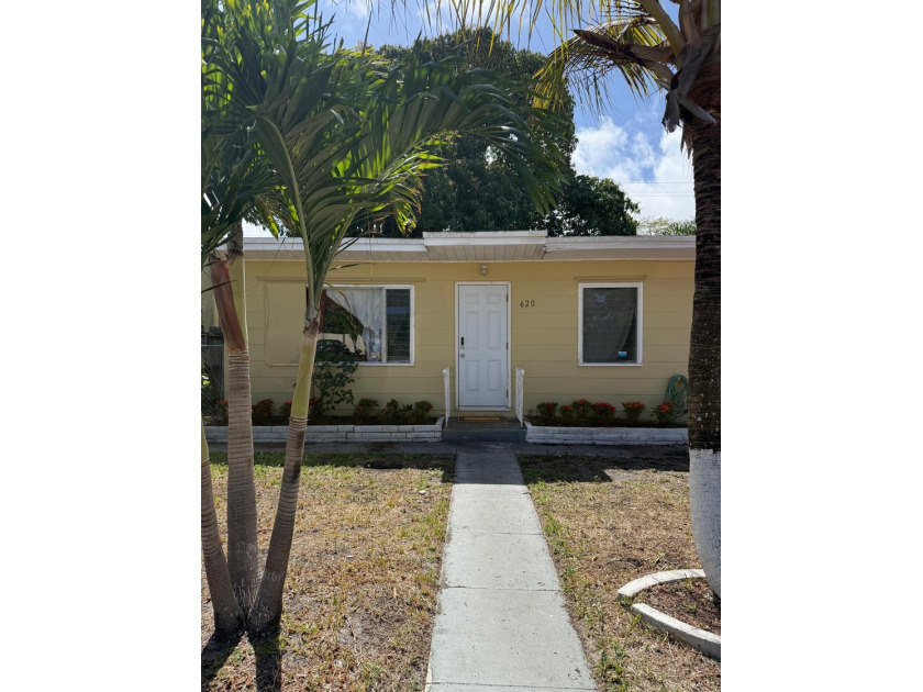 Rare investment opportunity - single family home and cottage! - Beach Home for sale in West Palm Beach, Florida on Beachhouse.com