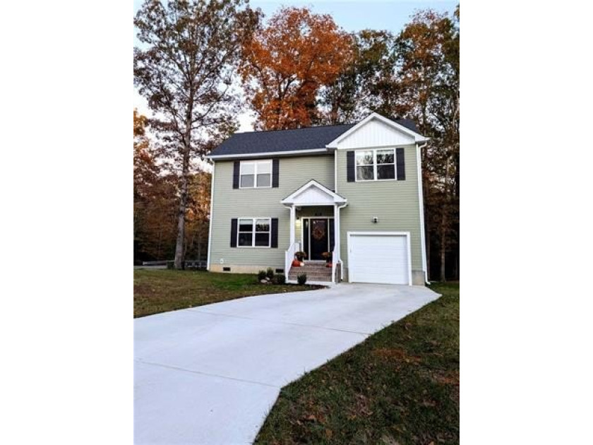 Welcome to this stunning, custom built, nearly new 3-bedroom, 2 - Beach Home for sale in Hartfield, Virginia on Beachhouse.com