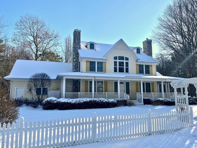 Experience the charm of the Cottages of Summers Gate, an - Beach Home for sale in South Haven, Michigan on Beachhouse.com