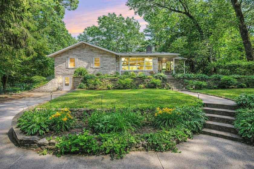 The Oakwood Drive neighborhood is one of Spring Lake's original - Beach Home for sale in Spring Lake, Michigan on Beachhouse.com