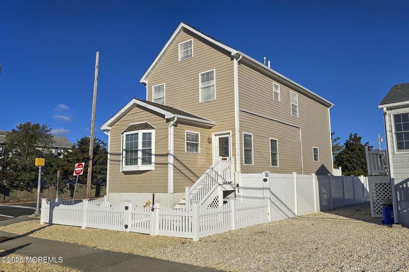 An exceptional value for a 3-bedroom, 2-bath single-family home - Beach Home for sale in Lavallette, New Jersey on Beachhouse.com