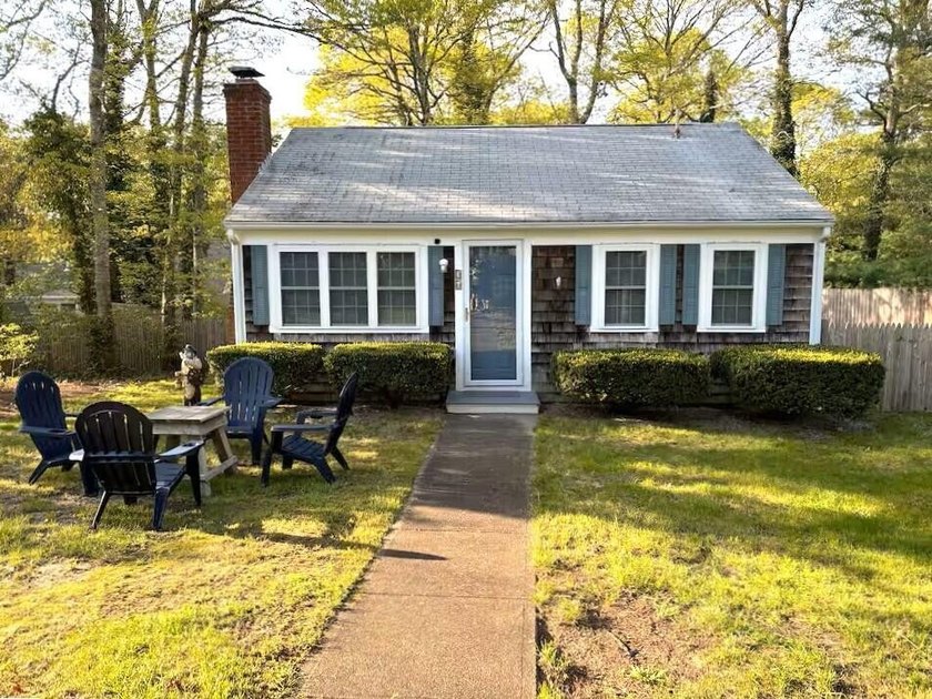 Welcome to 36 Old Sailors Way! This adorable ranch style home - Beach Home for sale in South Dennis, Massachusetts on Beachhouse.com