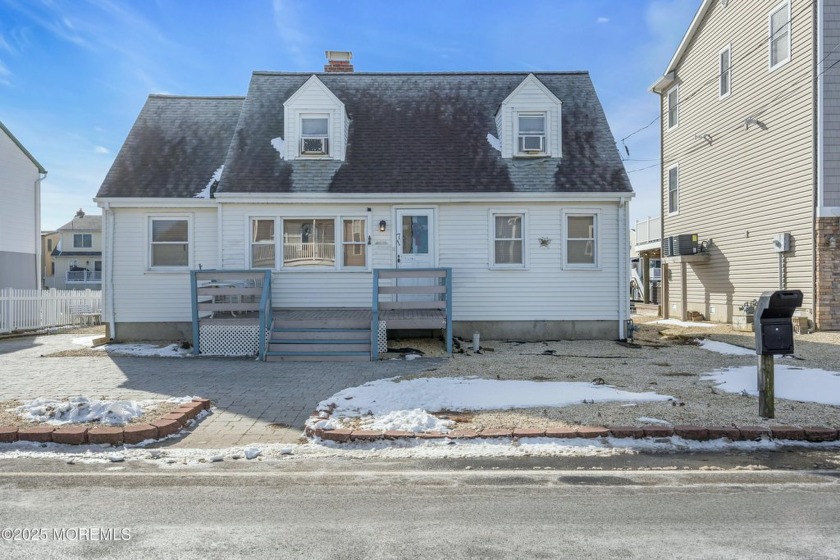 Lagoon Living and minutes to the Open Bay!! This Cape Cod - Beach Home for sale in Manahawkin, New Jersey on Beachhouse.com