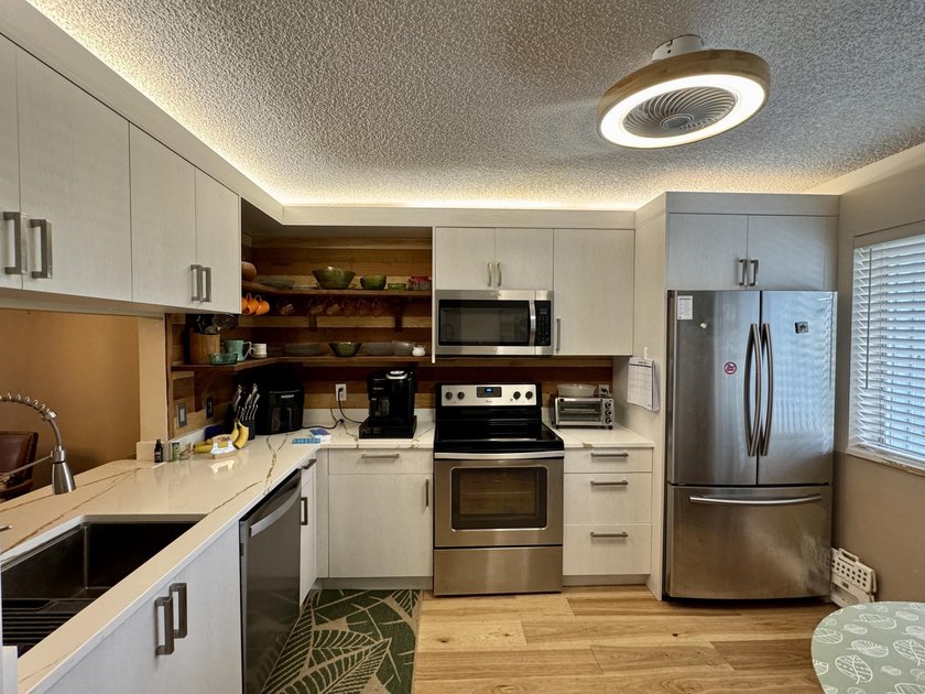 Rare 4th-top floor, corner condo with beautiful golf course - Beach Condo for sale in Greenacres, Florida on Beachhouse.com