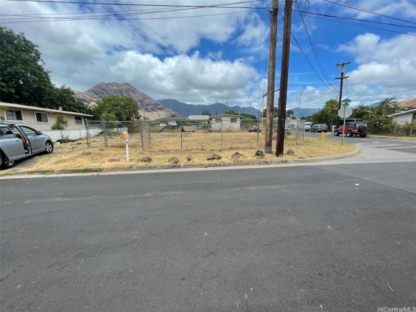 Corner lot location is within walking distance of the grocery - Beach Lot for sale in Waianae, Hawaii on Beachhouse.com