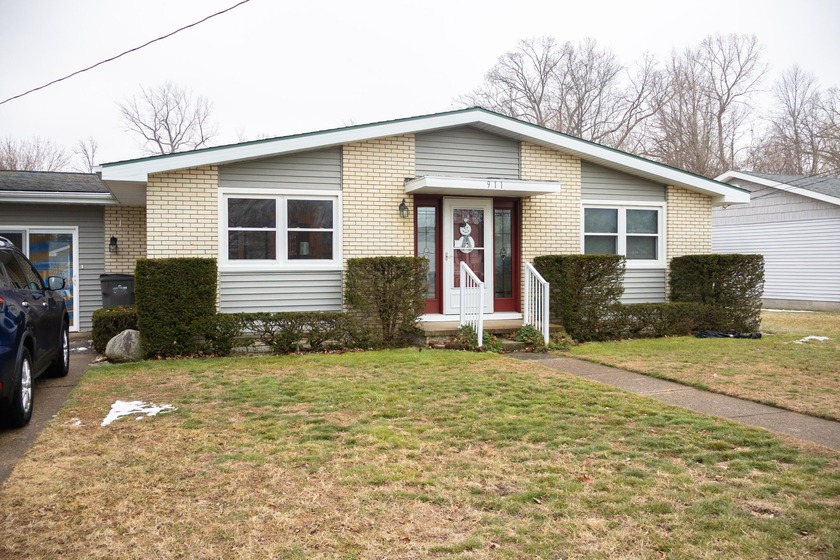 Beautifully maintained three-bedroom, one and a half bath home - Beach Home for sale in New Buffalo, Michigan on Beachhouse.com