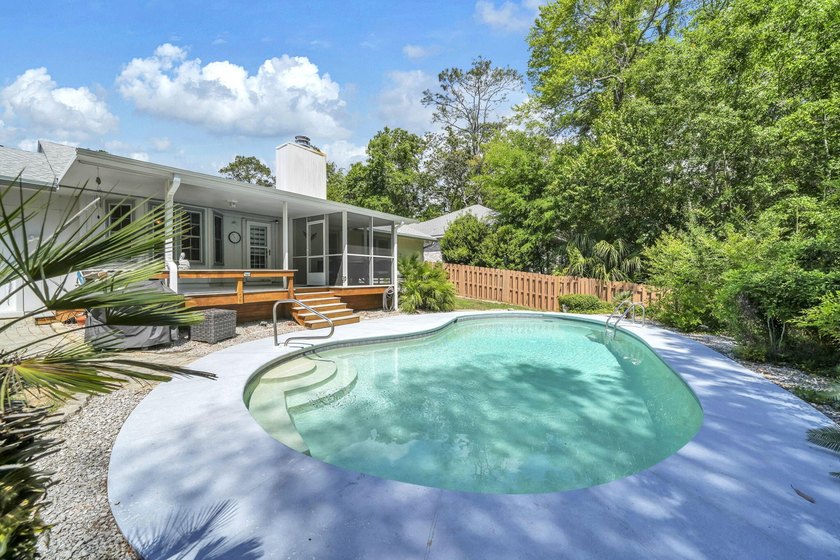Welcome to your own private backyard oasis in the heart of - Beach Home for sale in Niceville, Florida on Beachhouse.com