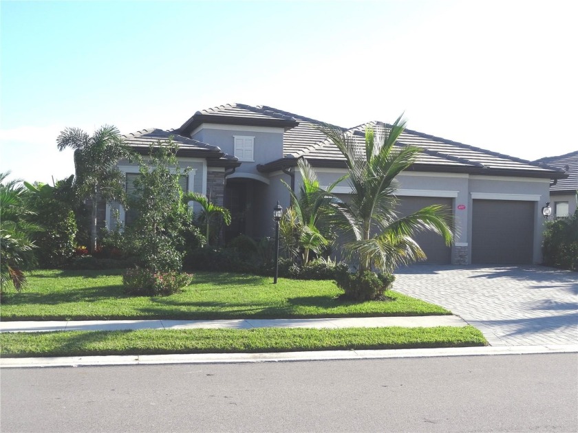 A PEACEFUL RETREAT in the heart of Lakewood Ranch, nestled in a - Beach Home for sale in Bradenton, Florida on Beachhouse.com