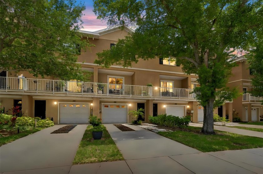 Welcome home to Thomas Townhomes! This 3 bedroom, 2.5 bath gem - Beach Townhome/Townhouse for sale in Tampa, Florida on Beachhouse.com