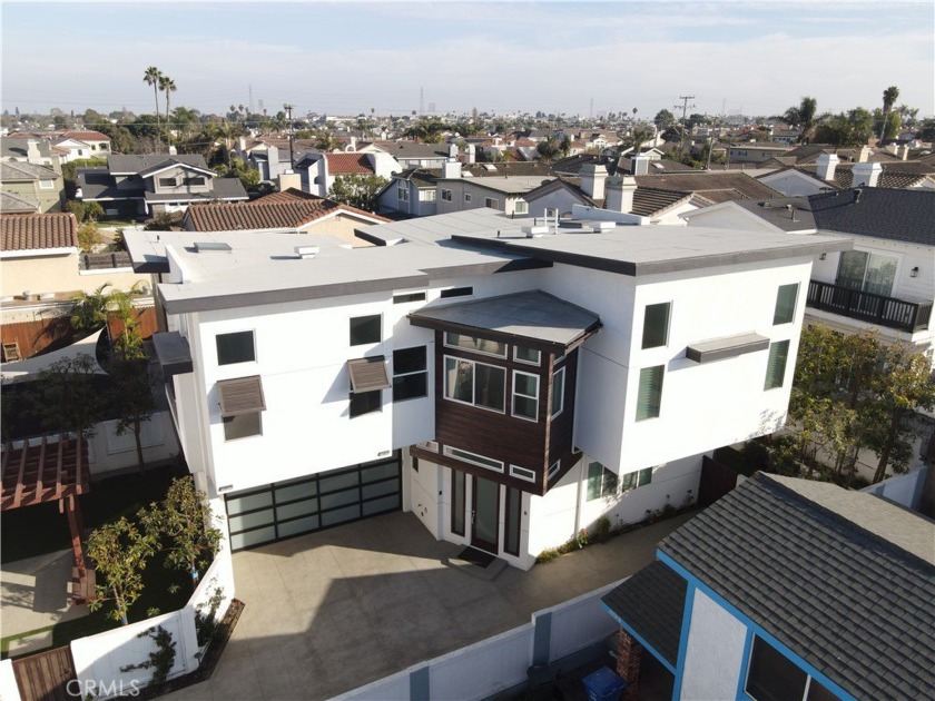 Welcome to this stunning townhome, the epitome of luxury - Beach Townhome/Townhouse for sale in Redondo Beach, California on Beachhouse.com