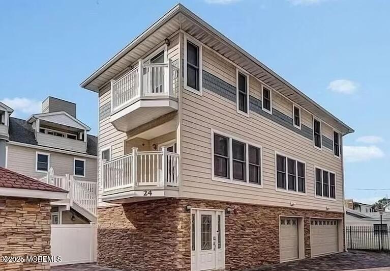 Beautiful large 2 bedroom, freestanding townhome w 2.5 baths - Beach Condo for sale in Seaside Heights, New Jersey on Beachhouse.com