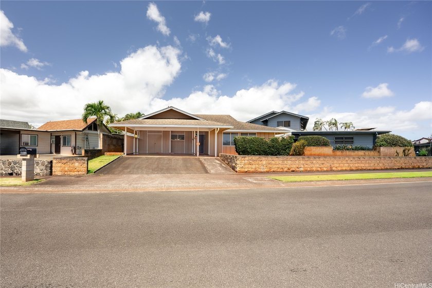 Spacious single level freshly painted 3 bedroom 2 baths on 5796 - Beach Home for sale in Mililani, Hawaii on Beachhouse.com