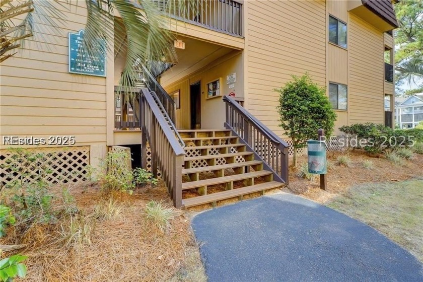 Perfect opportunity to own this first floor Tennis Villa with a - Beach Condo for sale in Hilton Head Island, South Carolina on Beachhouse.com