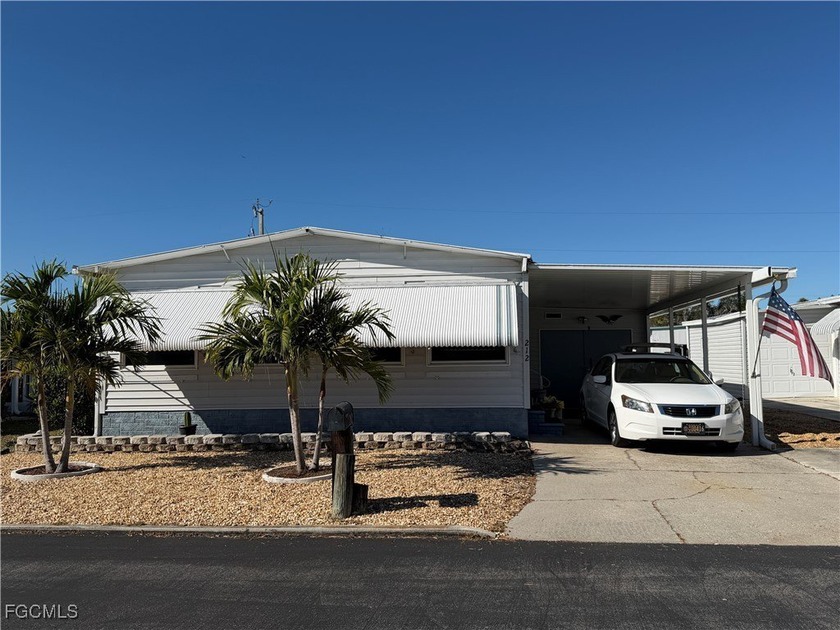 MOTIVATED SELLERS. Very nice 2 BR/2 BA home, furnished move-in - Beach Home for sale in North Fort Myers, Florida on Beachhouse.com