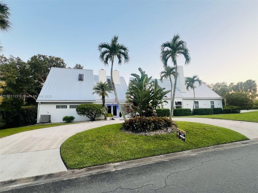 Discover this stunning single-family home with 3 master bed and - Beach Home for sale in Sewalls Point, Florida on Beachhouse.com