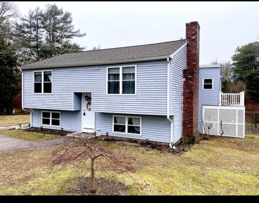 Located at 8 Scraggy Neck Road Ext in Bourne village of Cataumet - Beach Home for sale in Cataumet, Massachusetts on Beachhouse.com
