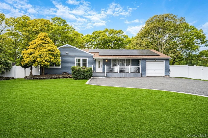 Welcome to this Sun-Drenched Ranch in Mastic Beach - a rare find - Beach Home for sale in Mastic Beach, New York on Beachhouse.com