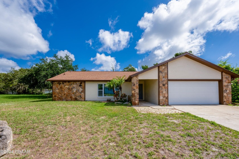 Completely remodeled and move in ready!  Spacious 3 bedroom, 2 - Beach Home for sale in Port Orange, Florida on Beachhouse.com