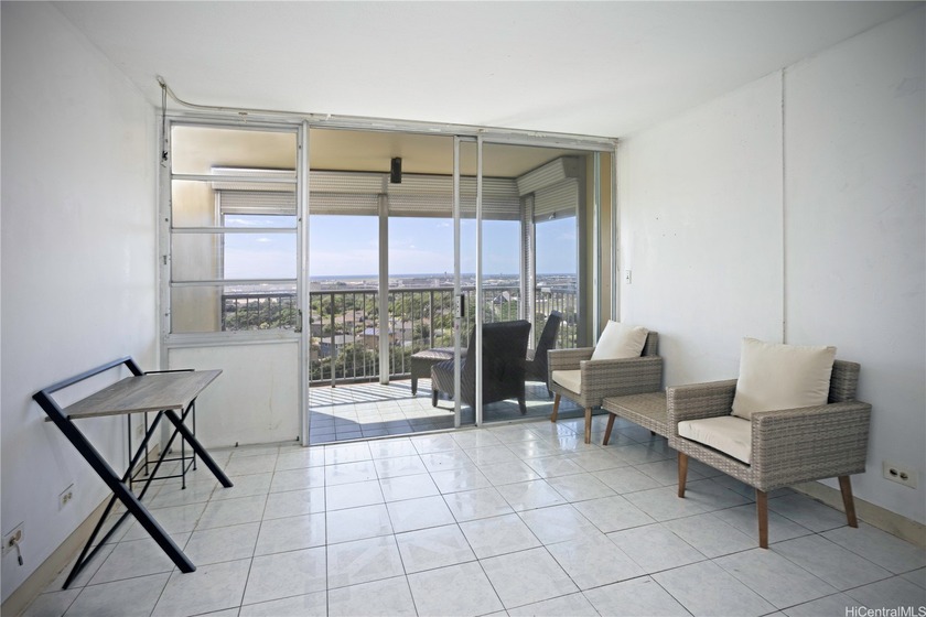 Contractor's Special. Opportunity knocks for the buyer ready to - Beach Condo for sale in Honolulu, Hawaii on Beachhouse.com