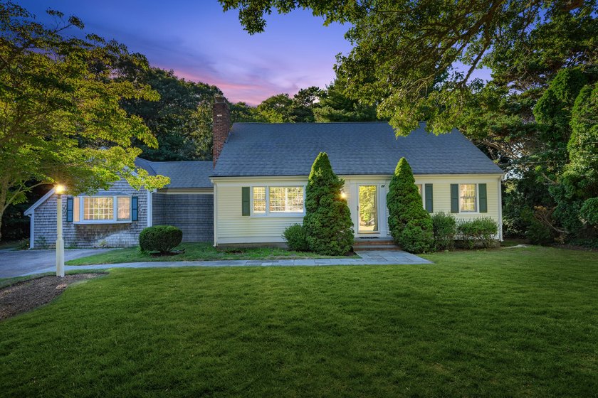 Attention investors, second or year round home owners.. this - Beach Home for sale in Osterville, Massachusetts on Beachhouse.com