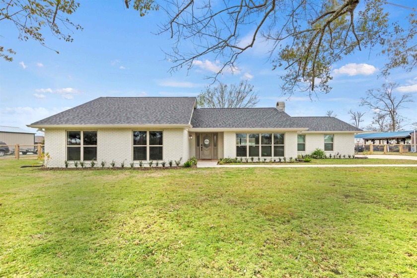 Nestled in Bayou Blue, this remodeled four-bedroom, two-bathroom - Beach Home for sale in Houma, Louisiana on Beachhouse.com