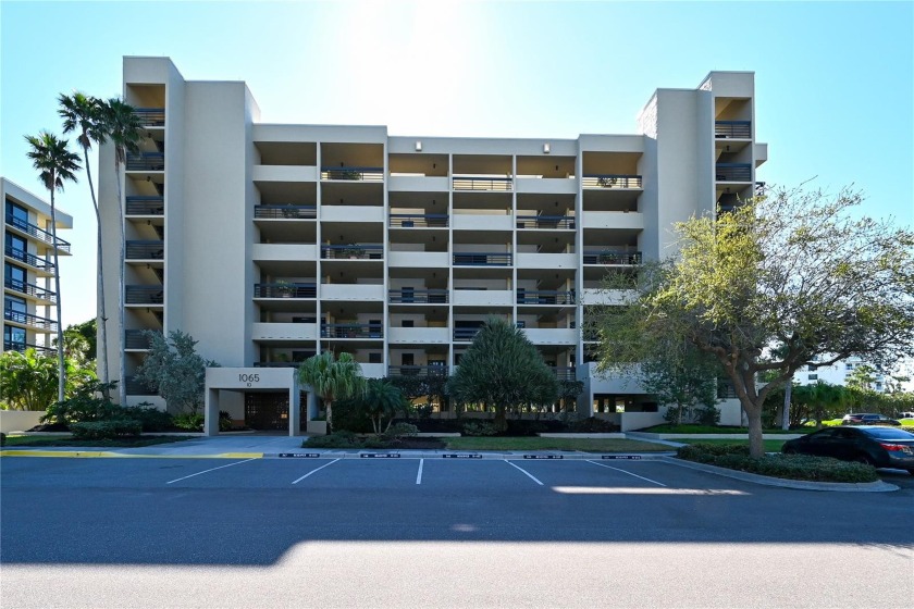 Coveted Southern exposure offering morning sun with a very - Beach Condo for sale in Longboat Key, Florida on Beachhouse.com