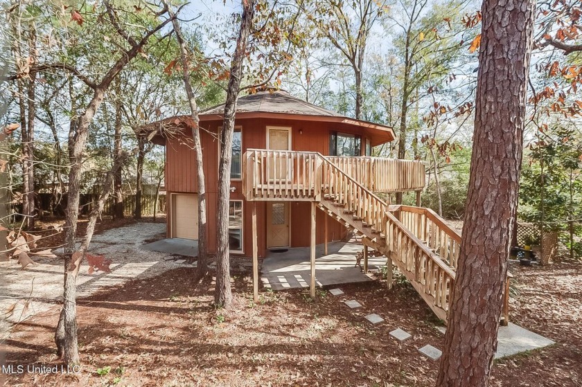 Calling all nature lovers!  Versatile two story Topsider home - Beach Home for sale in Diamondhead, Mississippi on Beachhouse.com