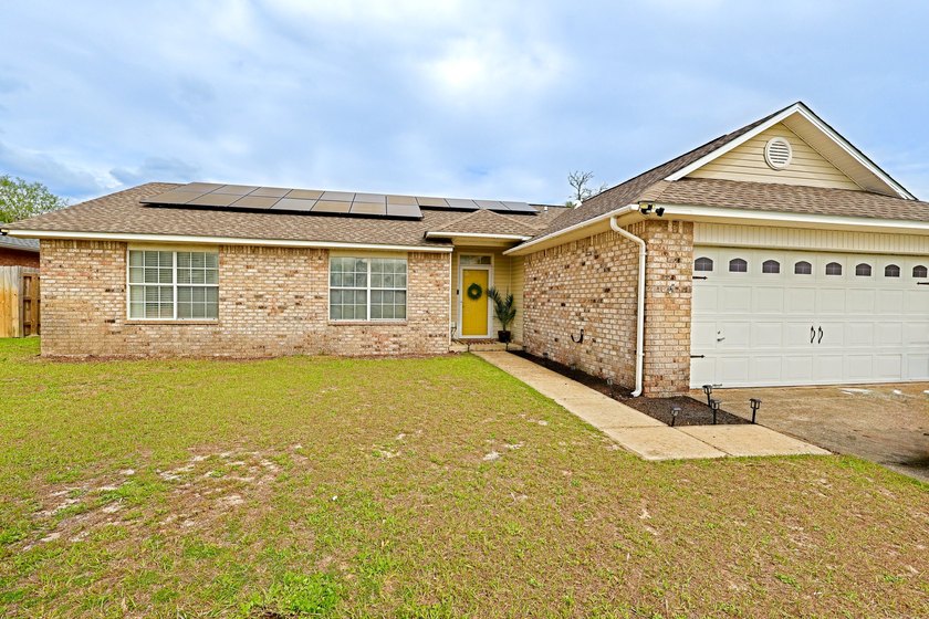 This 3-bedroom, 2-bathroom split floor plan lives large with a - Beach Home for sale in Navarre, Florida on Beachhouse.com