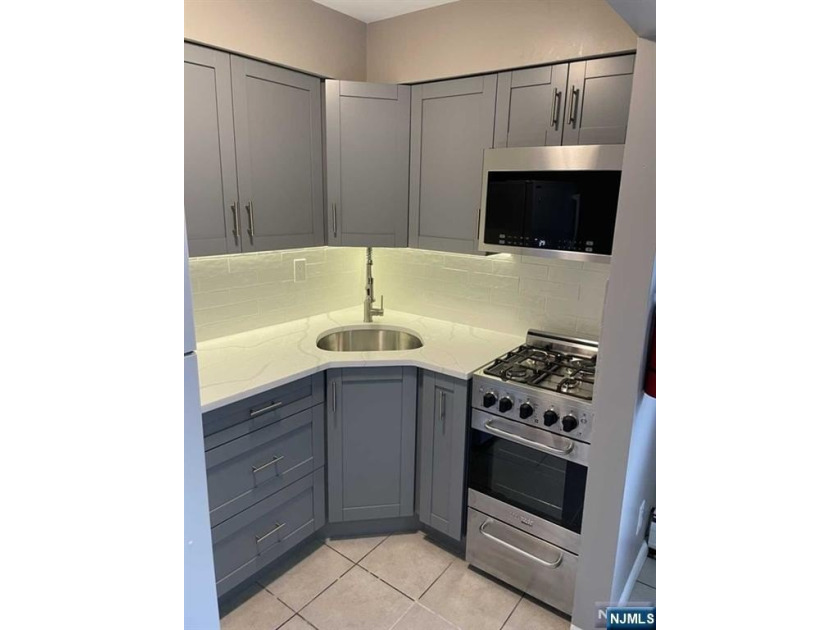 Wonderful Blvd East location with million dollar Manhattan - Beach Condo for sale in Guttenberg, New Jersey on Beachhouse.com