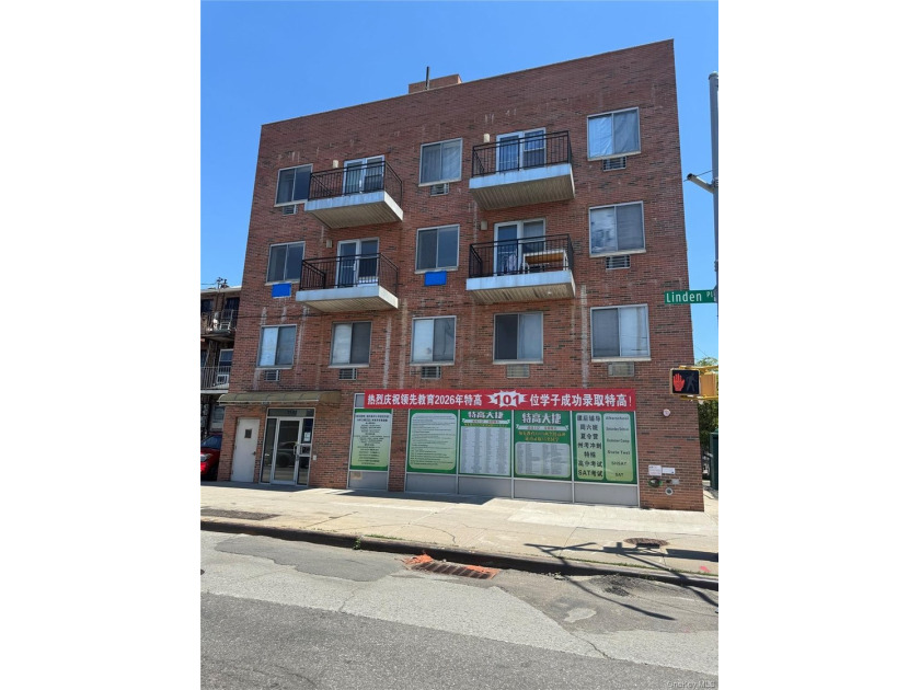 Conveniently located near Main St, 15 min away from 7 train - Beach Condo for sale in Flushing, New York on Beachhouse.com