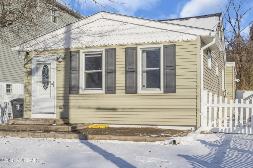 Charming Updated 3-Bedroom Ranch in Gilford Park, Toms River - Beach Home for sale in Toms River, New Jersey on Beachhouse.com