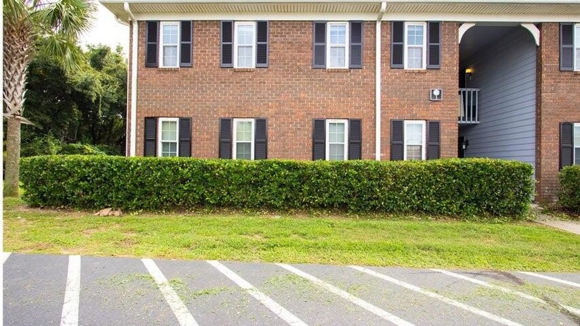 This well-located 1-bedroom, 1-bath condo offers easy access to - Beach Condo for sale in James Island, South Carolina on Beachhouse.com