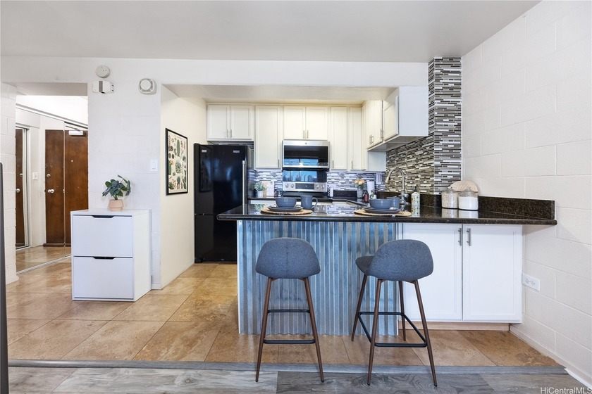 Welcome to The Town House on Victoria Street, a well-managed - Beach Condo for sale in Honolulu, Hawaii on Beachhouse.com