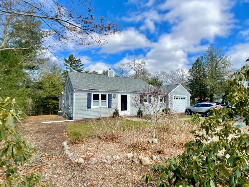 OPEN HOUSE CANCELLED Ranch w/ brand new roof, gas heat, central - Beach Home for sale in Mashpee, Massachusetts on Beachhouse.com