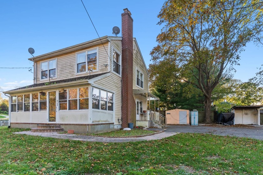Enter this charming three-bedroom, two-bathroom, two-story home - Beach Home for sale in Mattituck, New York on Beachhouse.com