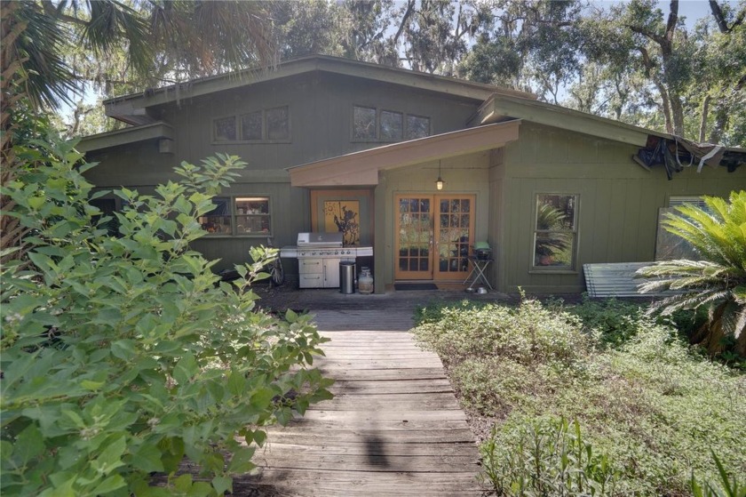 Rare riverfront opportunity with 3.5 ACRES and over 600 FEET OF - Beach Home for sale in Riverview, Florida on Beachhouse.com