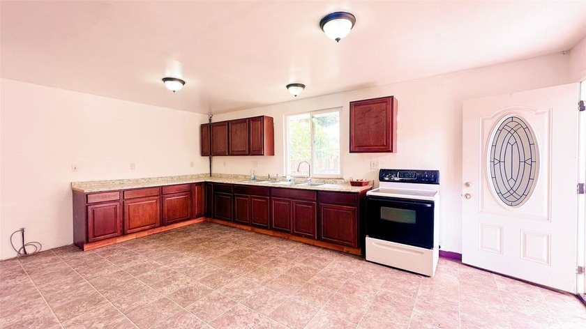 Custom-Built Home with 8 bd 4 bth! - Spacious, Serene & few - Beach Home for sale in Waianae, Hawaii on Beachhouse.com