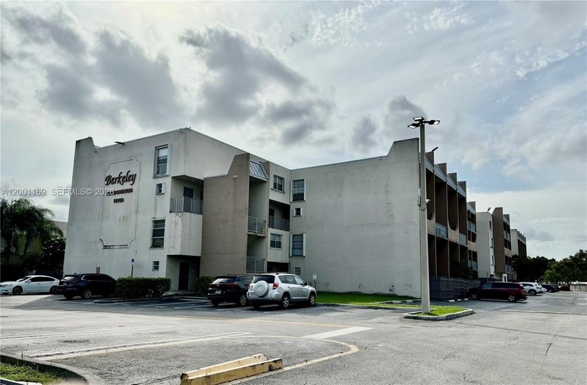 Amazing unit at the Berkeley condo! 2 bedroom 1.1/2 bath - Beach Condo for sale in Miami, Florida on Beachhouse.com