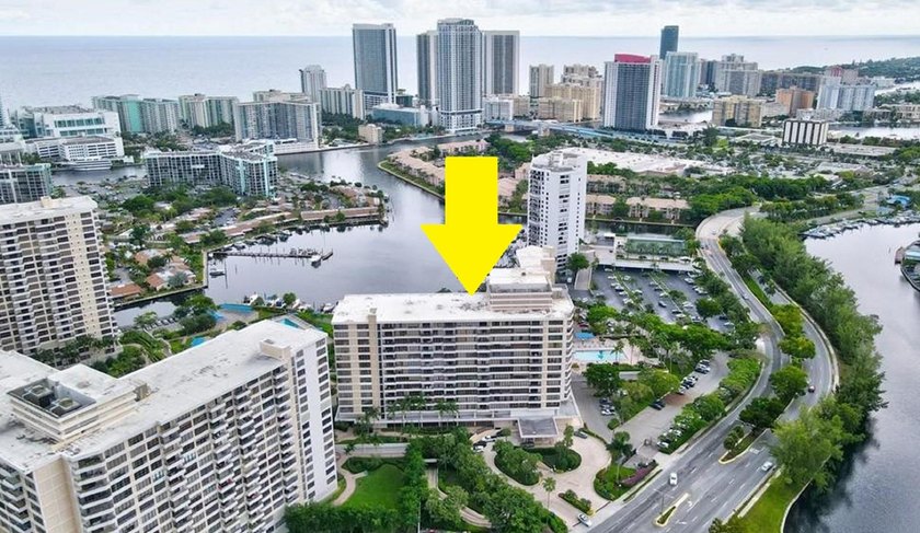 ****Waterfront building***Beautiful and well maintained 1 - Beach Condo for sale in Hallandale Beach, Florida on Beachhouse.com