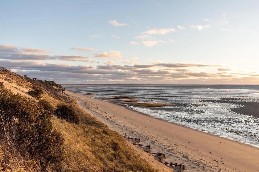 Eastham-walk to beautiful Cape Cod bay with private beach access - Beach Home for sale in Eastham, Massachusetts on Beachhouse.com