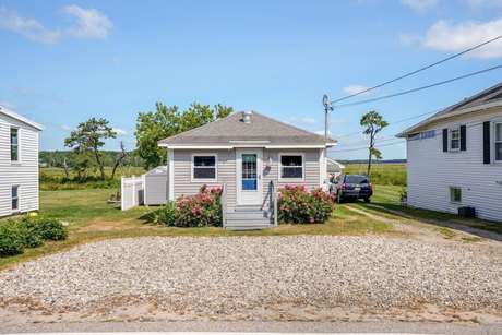 This delightful year-round seaside cottage located in Pine Point - Beach Condo for sale in Scarborough, Maine on Beachhouse.com