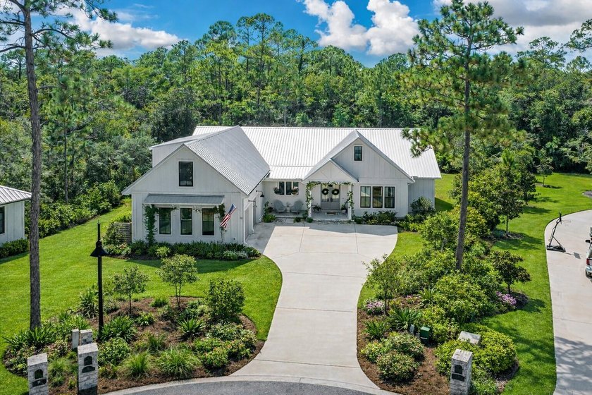 ***Under contract with a 72-hour kick-out clause*** Tucked away - Beach Home for sale in Santa Rosa Beach, Florida on Beachhouse.com