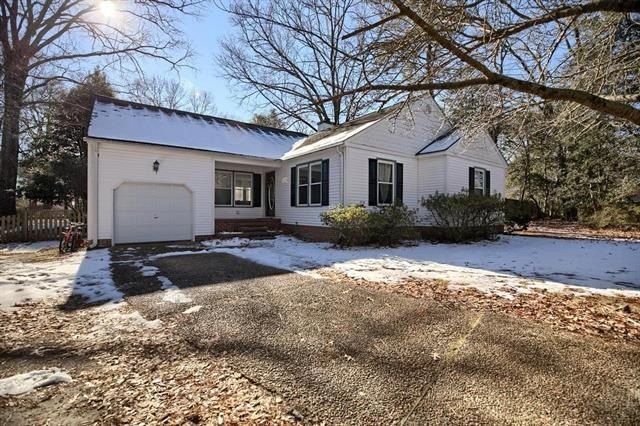 Stunning ranch-style home perfectly situated just a short walk - Beach Home for sale in Gloucester Point, Virginia on Beachhouse.com