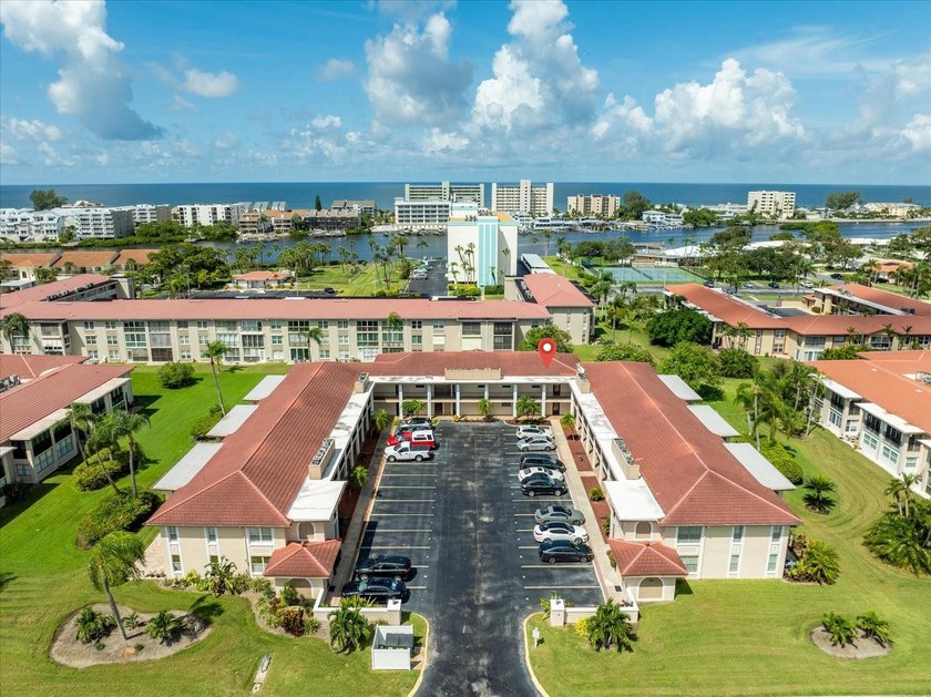 Come see this Imperial Point Condo--a move-in ready gem nestled - Beach Condo for sale in Largo, Florida on Beachhouse.com