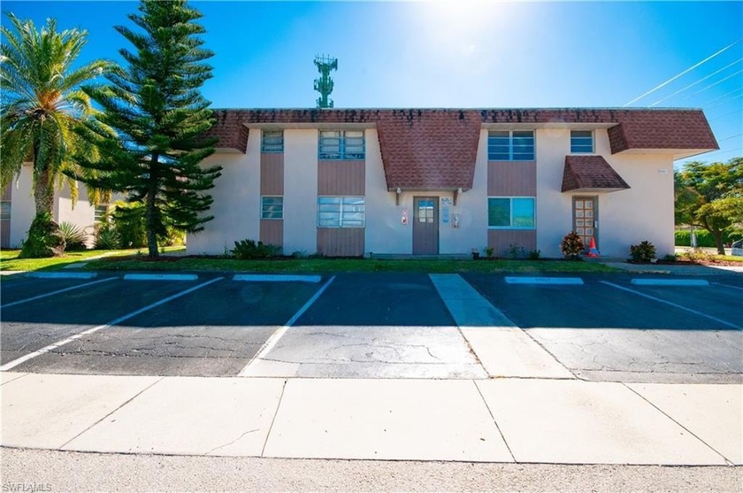 Affordable 2 bedroom, 1 bath freshly painted condo in the heart - Beach Condo for sale in Marco Island, Florida on Beachhouse.com