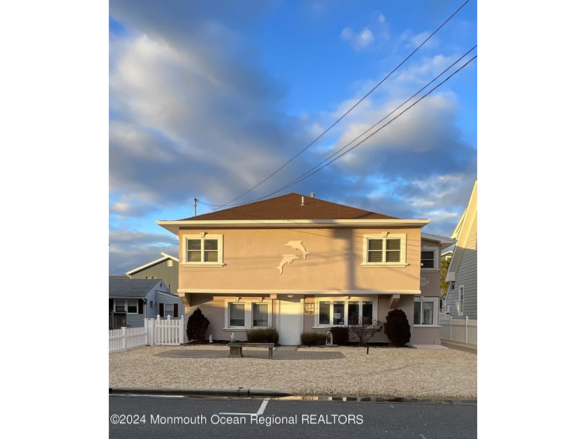 Captivating 3 bed, 2 bath second floor condo in prime location - Beach Home for sale in Lavallette, New Jersey on Beachhouse.com