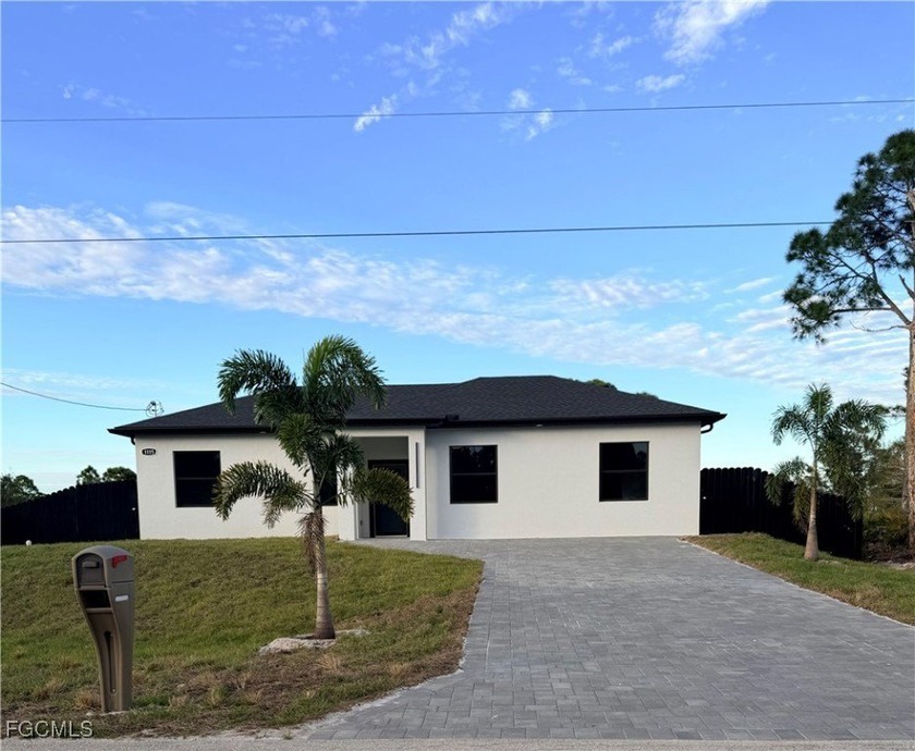 Move-in ready and priced to sell! This beautifully designed - Beach Home for sale in Lehigh Acres, Florida on Beachhouse.com